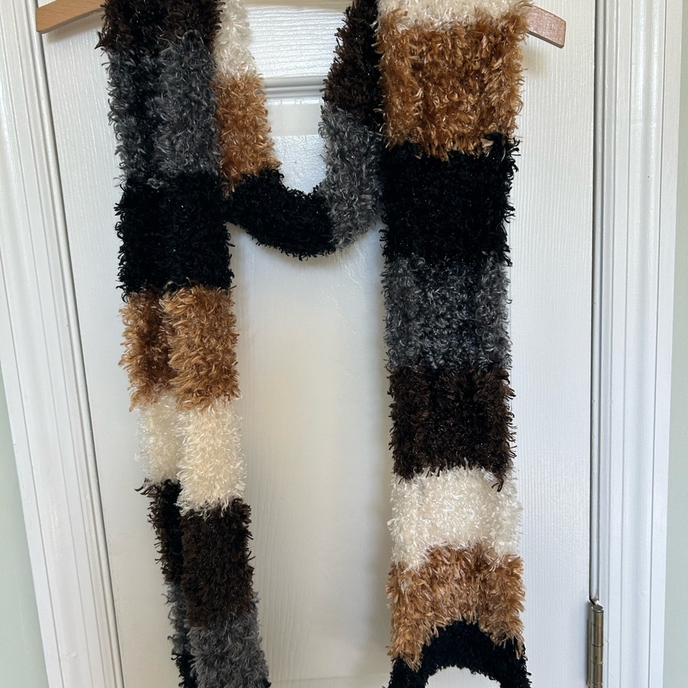 Women’s lightweight block colored scarf, it is very soft and in good condition.